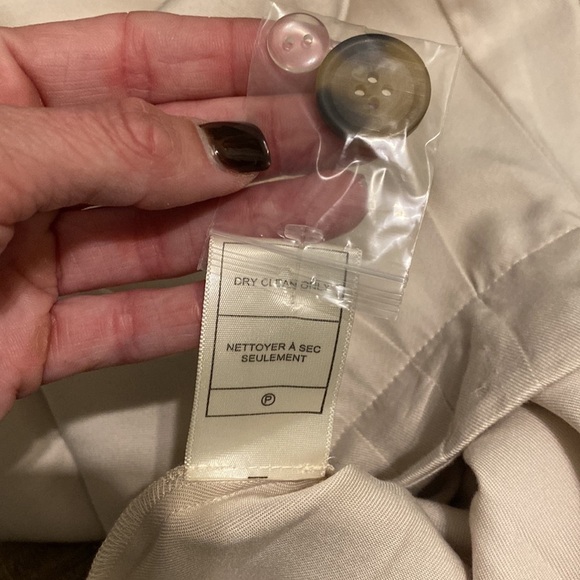 BB Dakota Eggshell Hight waist button up linen pleated shorts | NWT | 4 - Picture 9 of 10